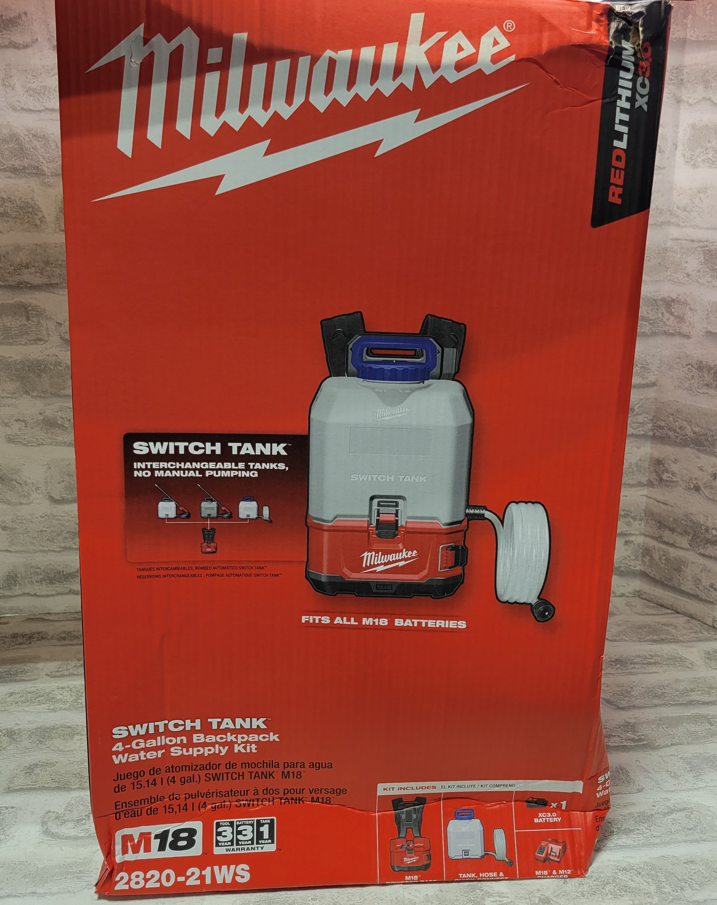Milwaukee M18 4 Gal. Switch Tank Backpack Water Supply Kit w/ Battery & Charger (7774471028974)